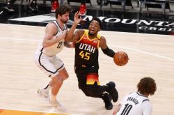 开云体育在线-包含国王强势意大利男篮，布拉德利一己之力扛起全队的词条