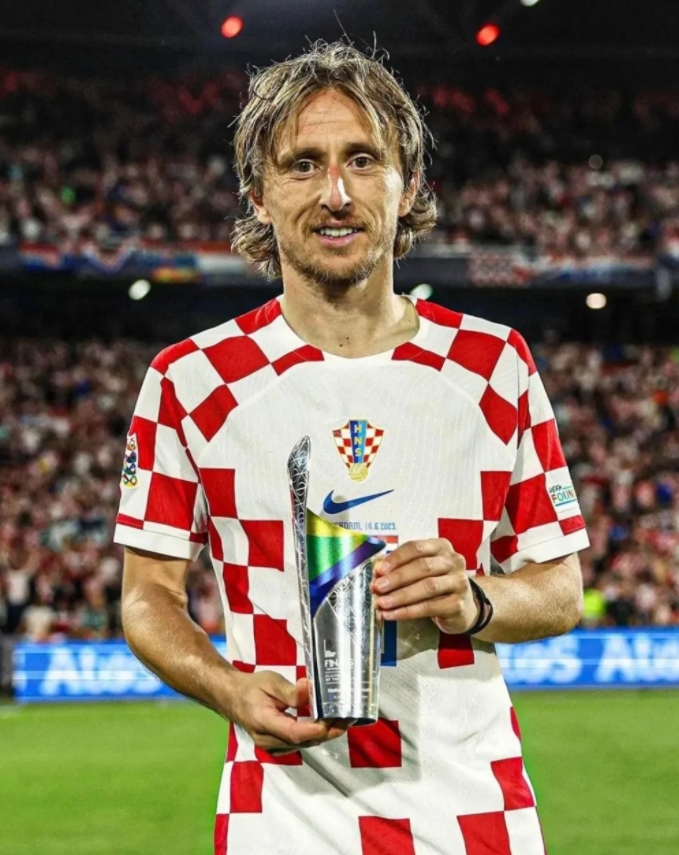 国际米兰逆转英格兰，莫德里奇爆发神勇的简单介绍